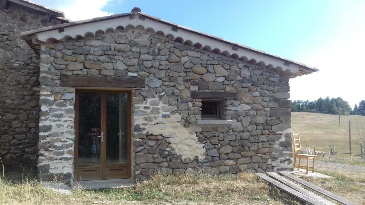Nid De Poussins Apartment Vaumeilh Exterior photo